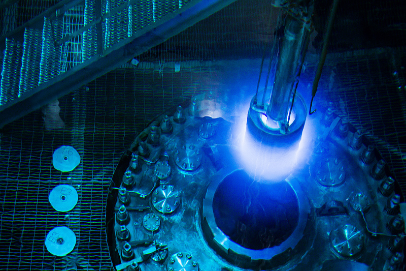 Illustration for article titled Isotope Reactor Basically Looks Like a Sci-Fi Weapon in These Photos